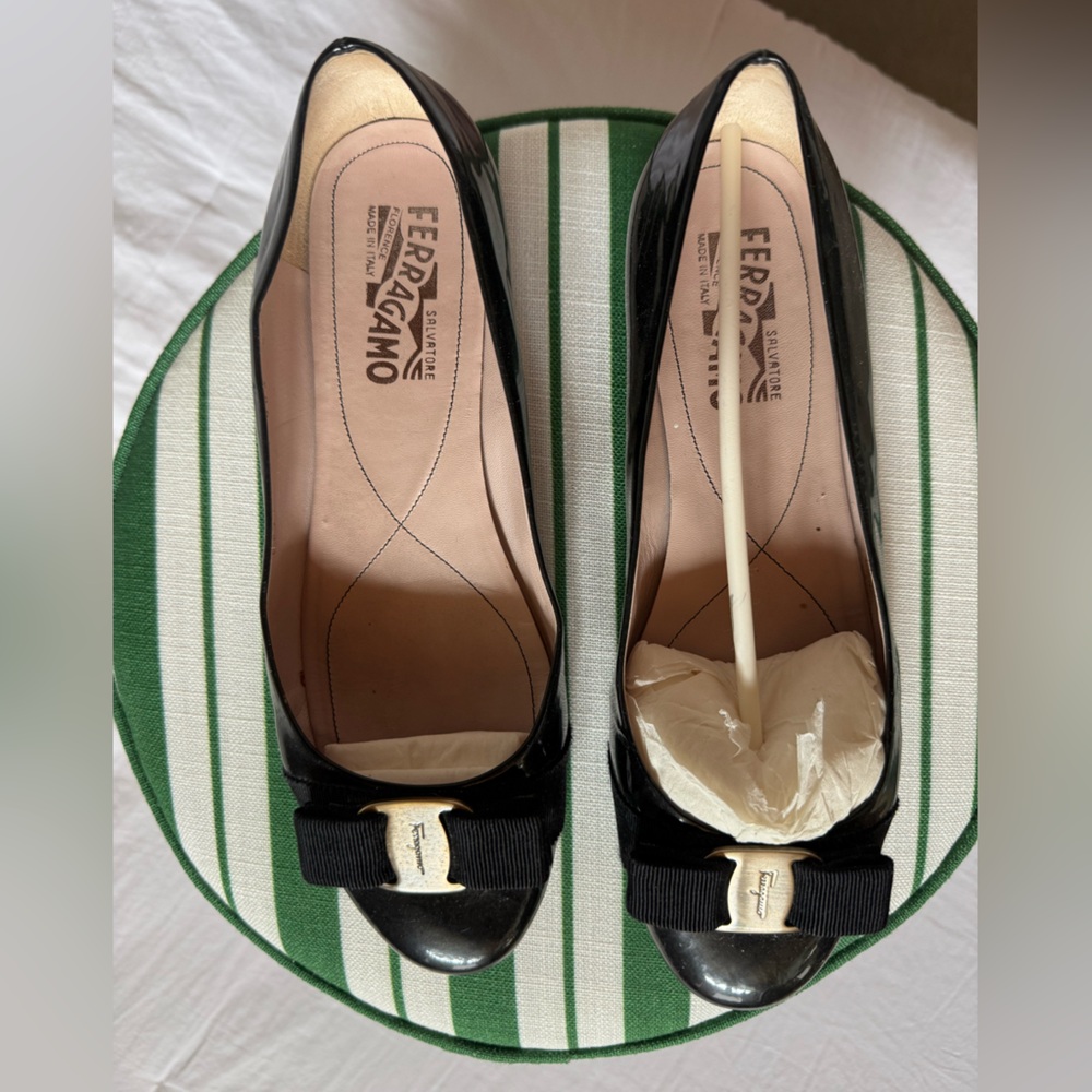 Authentic Salvatore Ferragamo Patent Leather Varina Ballet Flats Venice IT